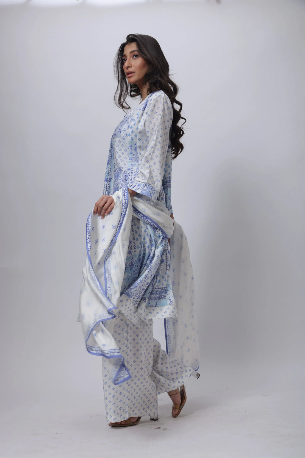 Printed Three Piece Suit Set in White and Blue